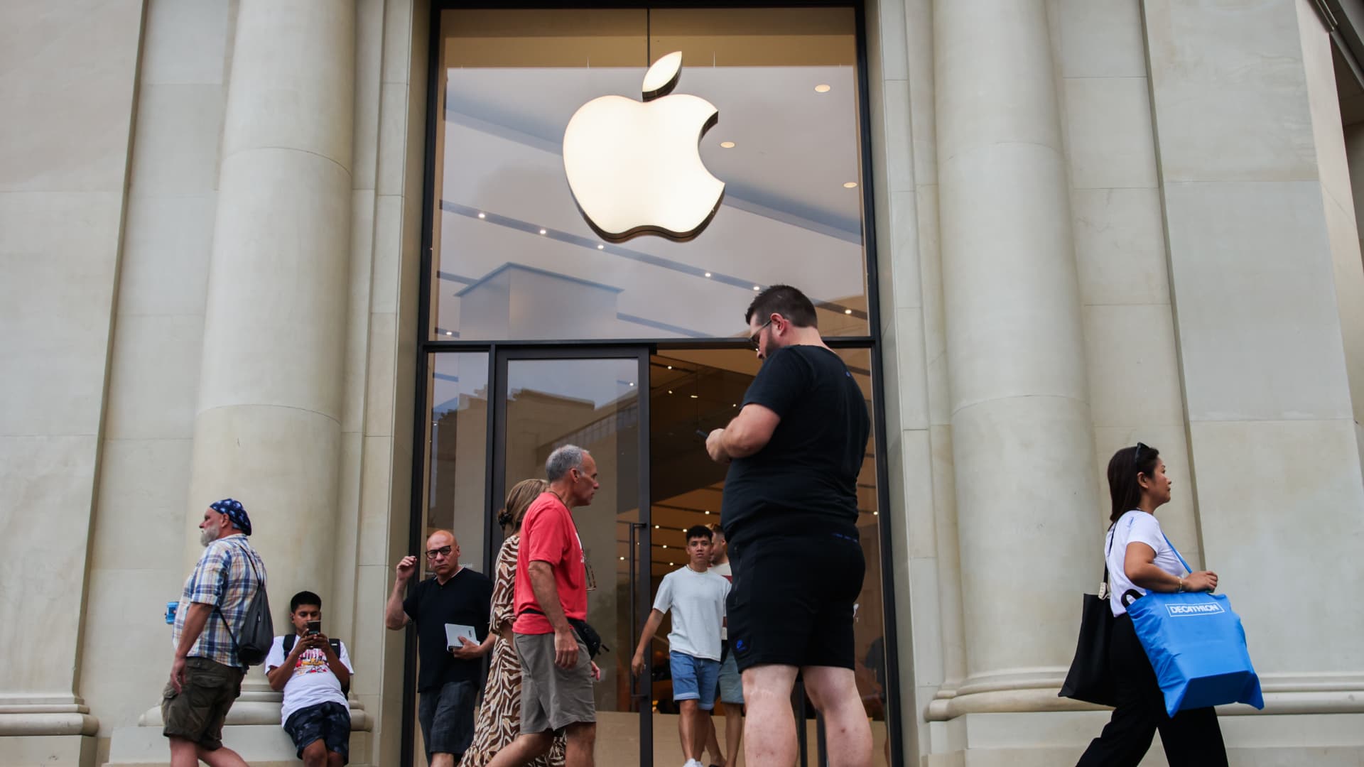Jim Cramer’s top 10 things to watch in the stock market Friday